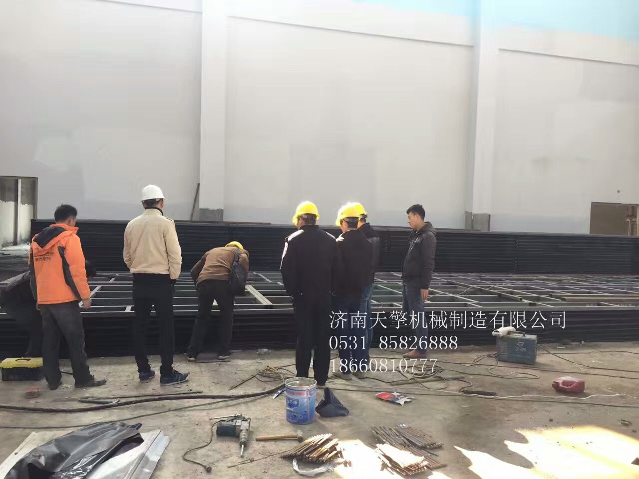 大型階梯舞臺(tái)安裝現(xiàn)場(chǎng)